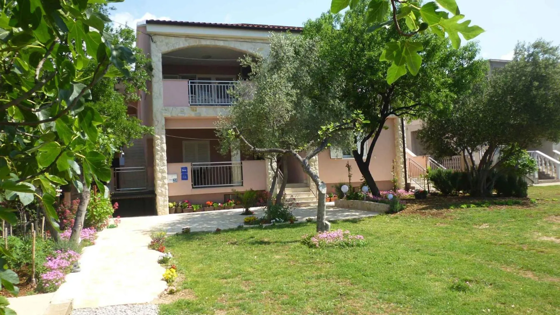Apartments In Starigrad-Paklenica 41707